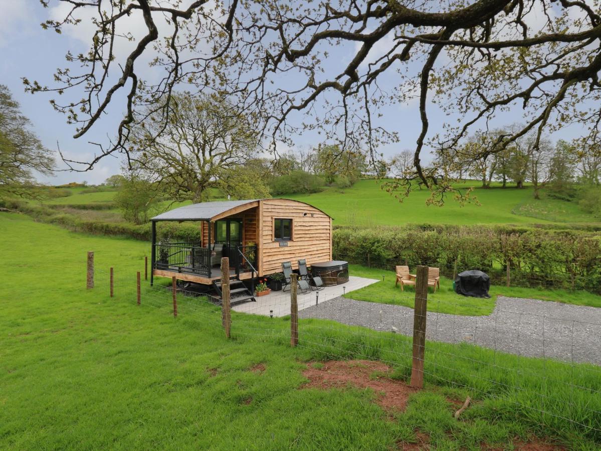 Wild Acre Villa Llangadog Exteriör bild